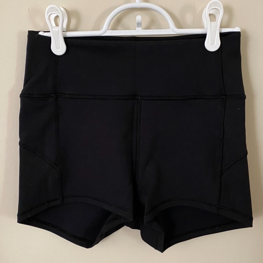 Lululemon 2.5” short, black. NWOT